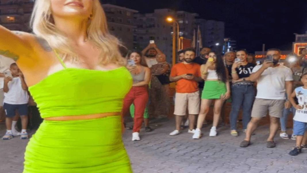 Çılgın Dondurmacı bu sefer sınırı fena aştı! Mini elbiseli müşterisinin kalça dansı şoke etti: Kolundan tuttuğu gibi... 2